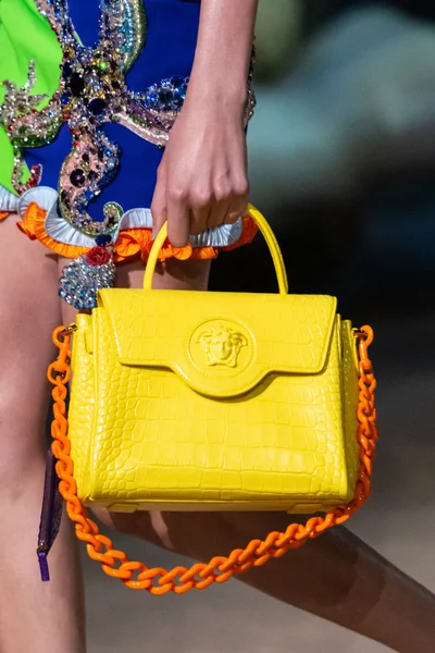 Look 50